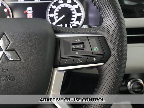 Moonstone Gray Metallic 2026 Mitsubishi Outlander SE 1.5T 2WD