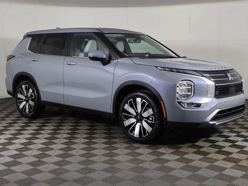 Moonstone Gray Metallic 2026 Mitsubishi Outlander SE 1.5T 2WD
