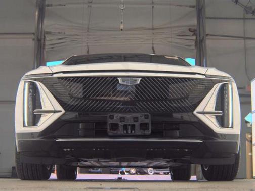 Crystal White Tricoat 2024 Cadillac LYRIQ Tech