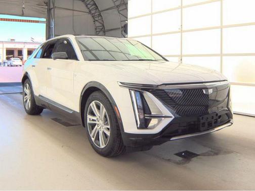 Crystal White Tricoat 2024 Cadillac LYRIQ Tech