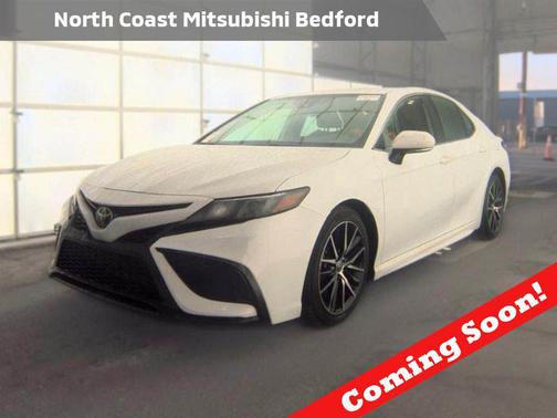 White 2022 Toyota Camry SE