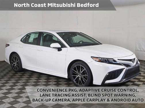 White 2022 Toyota Camry SE