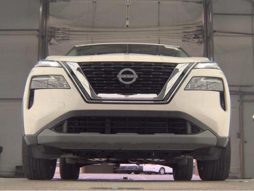 Pearl White Tricoat 2023 Nissan Rogue SV