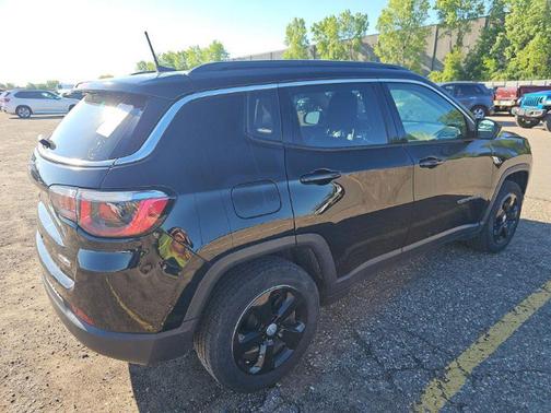 Diamond Black Crystal Pearlcoat 2019 Jeep Compass Latitude