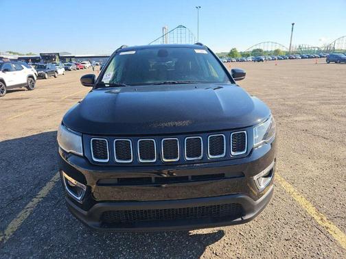 Diamond Black Crystal Pearlcoat 2019 Jeep Compass Latitude