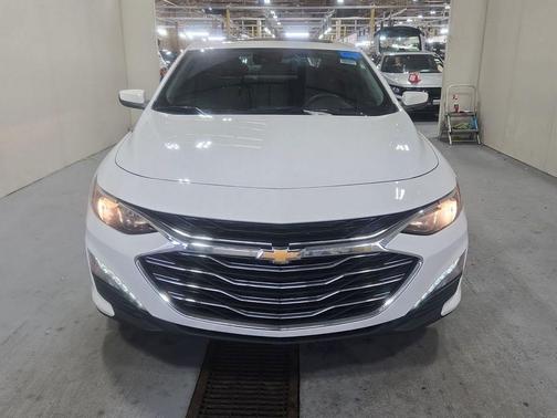 Summit White 2024 Chevrolet Malibu FWD 1LT