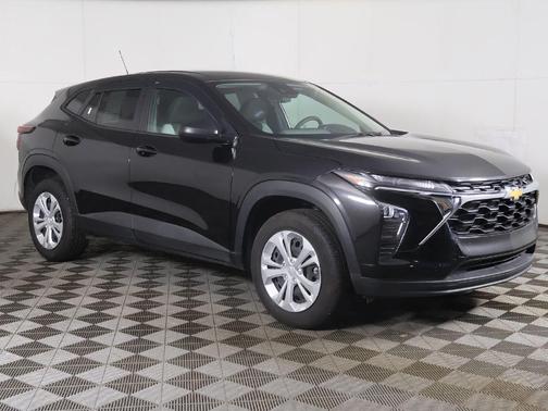 Mosaic Black Metallic 2025 Chevrolet Trax LS