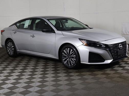 Brilliant Silver Metallic 2024 Nissan Altima 2.5 SV