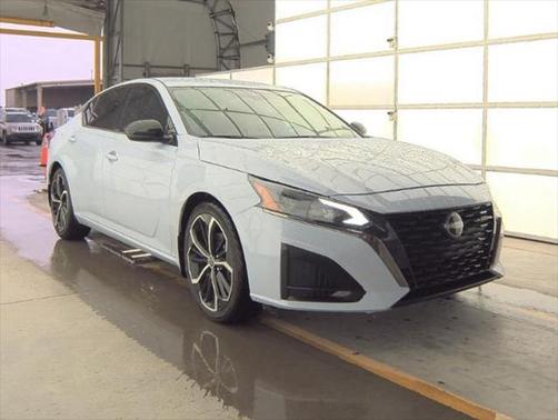 2023 Nissan Altima SR FWD