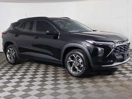 Mosaic Black Metallic 2024 Chevrolet Trax LT