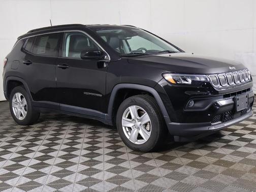Diamond Black Crystal Pearlcoat 2022 Jeep Compass Latitude