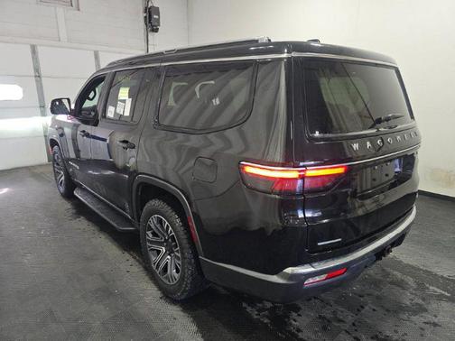 Diamond Black Crystal Pearl 2022 Jeep Wagoneer Series III