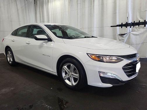Summit White 2023 Chevrolet Malibu FWD 1LT