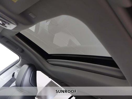 Moon Dust 2022 Toyota Highlander Hybrid XLE