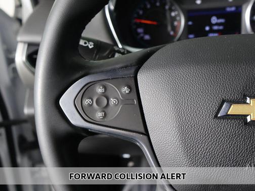 Summit White 2023 Chevrolet Traverse LT Cloth