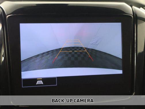 Summit White 2023 Chevrolet Traverse LT Cloth