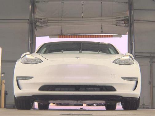 Pearl White Multi-Coat 2022 Tesla Model 3 Long Range