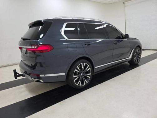 Arctic Grey Metallic 2022 BMW X7 xDrive40i