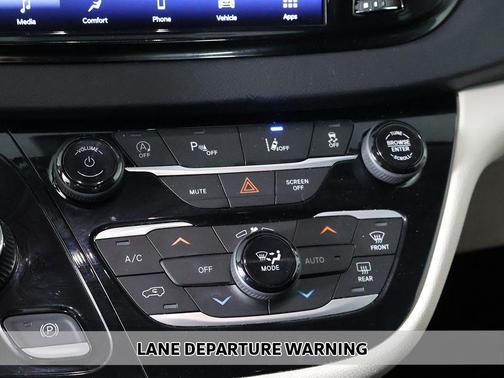 Granite Crystal Metallic Clearcoat 2023 Chrysler Pacifica Touring L