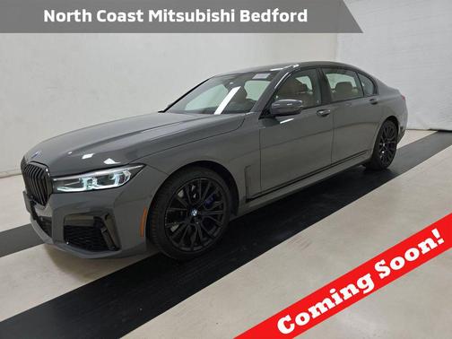 Bernina Grey Amber Effect Metallic 2022 BMW 750 i xDrive
