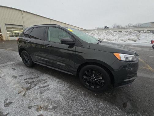 2022 Ford Edge SE