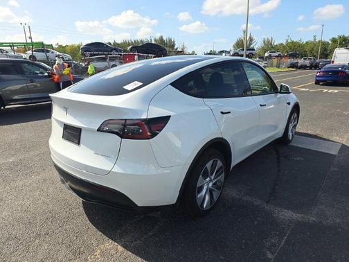 Pearl White Multi-Coat 2023 Tesla Model Y Long Range Dual Motor All-Wheel Drive