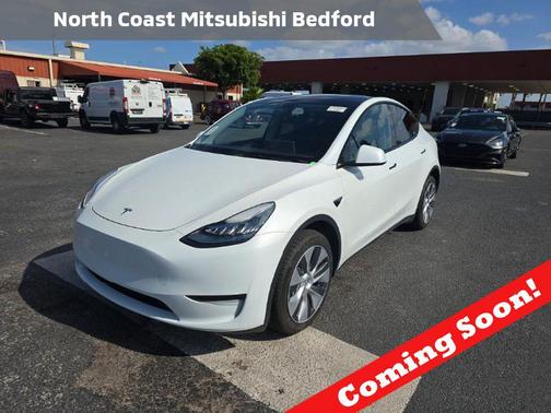 Pearl White Multi-Coat 2023 Tesla Model Y Long Range Dual Motor All-Wheel Drive