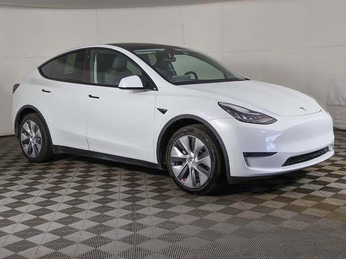 Pearl White Multi-Coat 2023 Tesla Model Y Long Range Dual Motor All-Wheel Drive