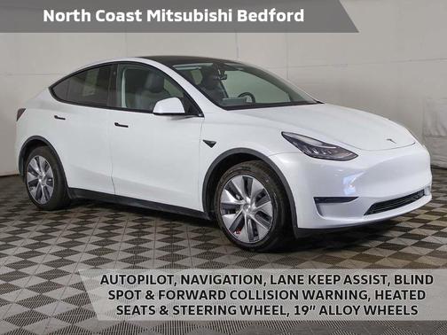 Pearl White Multi-Coat 2023 Tesla Model Y Long Range Dual Motor All-Wheel Drive