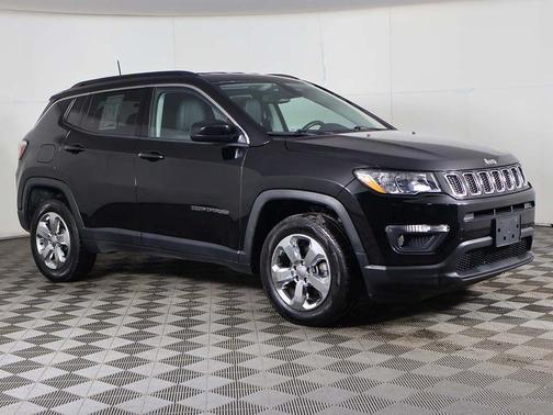 Diamond Black Crystal Pearlcoat 2019 Jeep Compass Latitude