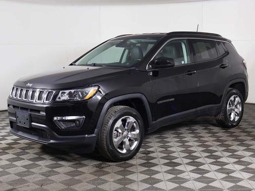 Diamond Black Crystal Pearlcoat 2019 Jeep Compass Latitude