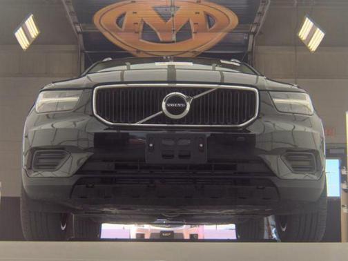 Onyx Black Metallic 2019 Volvo XC40 T5 Momentum