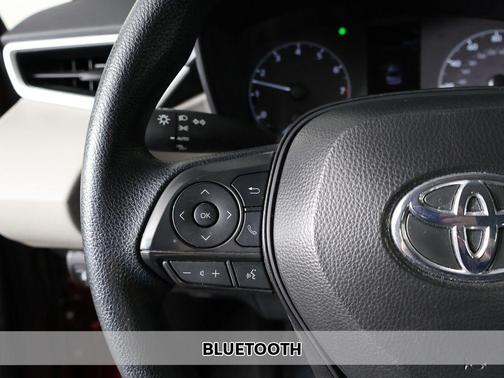 Pearl 2025 Toyota Corolla LE