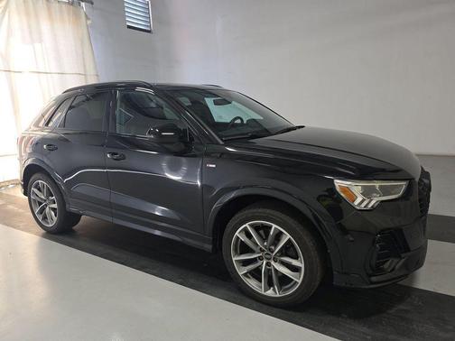 Mythos Black Metallic 2023 Audi Q3 Premium 45 TFSI S line quattro Tiptronic