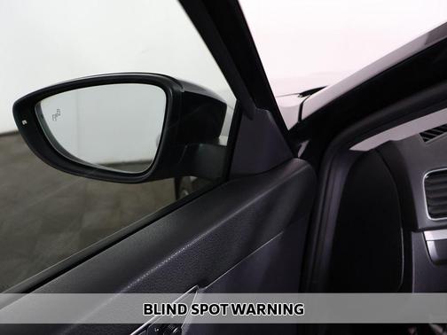 Pearl Metallic 2018 Volkswagen Passat 2.0T R-Line