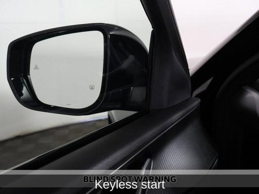 Diamond Black Crystal Pearlcoat 2023 Jeep Grand Cherokee L Altitude