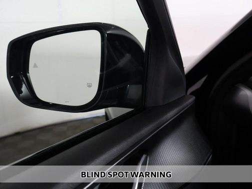 Diamond Black Crystal Pearlcoat 2023 Jeep Grand Cherokee L Altitude