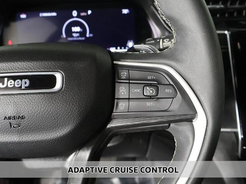 Diamond Black Crystal Pearlcoat 2023 Jeep Grand Cherokee L Altitude