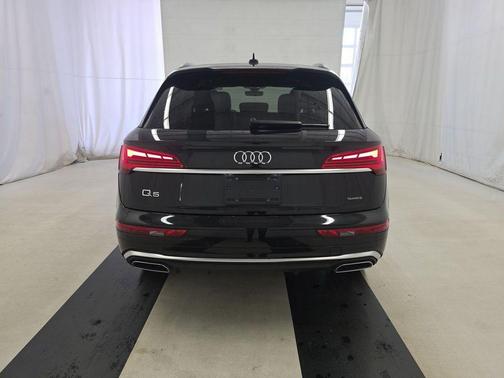 Mythos Black Metallic 2023 Audi Q5 45 S line Premium Plus