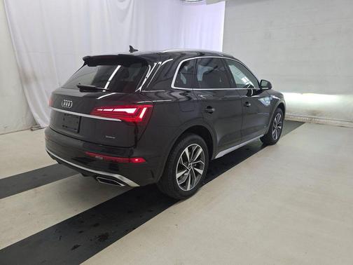 Mythos Black Metallic 2023 Audi Q5 45 S line Premium Plus