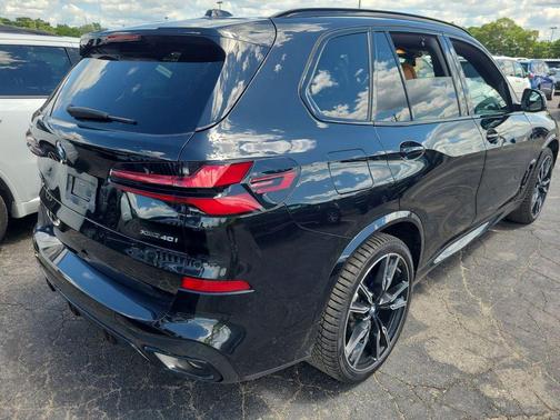 Black 2024 BMW X5 xDrive40i