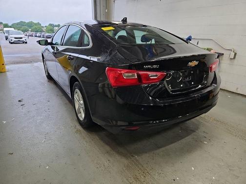 Mosaic Black Metallic 2024 Chevrolet Malibu FWD 1LT