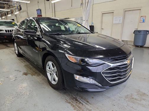 Mosaic Black Metallic 2024 Chevrolet Malibu FWD 1LT