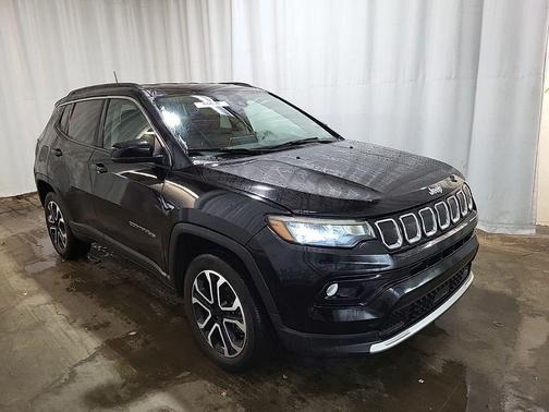 Diamond Black Crystal Pearlcoat 2022 Jeep Compass Limited