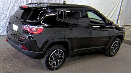 Diamond Black Crystal Pearlcoat 2025 Jeep Compass Trailhawk