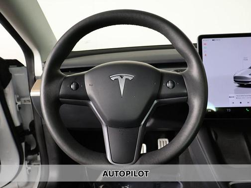 Pearl White Multi-Coat 2023 Tesla Model 3 Performance