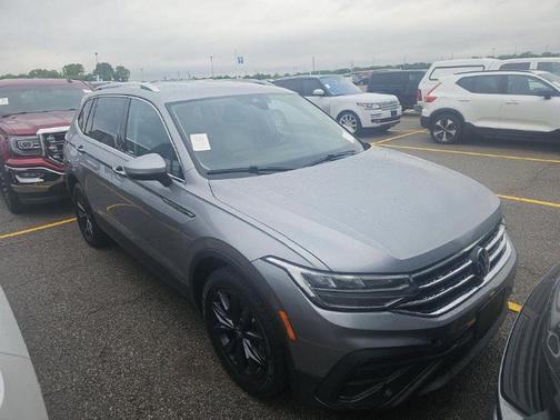 Silver Metallic 2022 Volkswagen Tiguan 2.0T SE 4MOTION