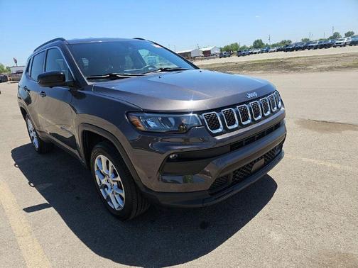 Granite Crystal Metallic Clearcoat 2023 Jeep Compass Latitude Lux