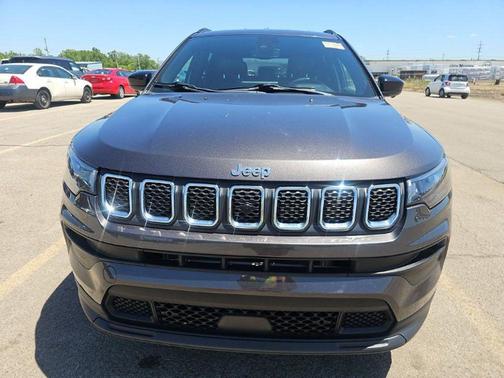 Granite Crystal Metallic Clearcoat 2023 Jeep Compass Latitude Lux