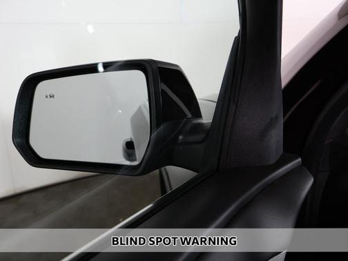 Black Cherry Metallic 2022 Chevrolet Traverse LT Cloth